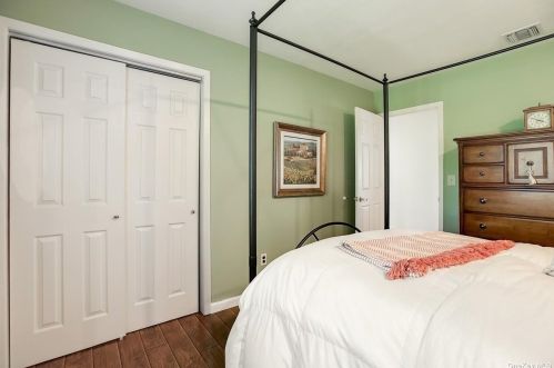 11 Remsen Ct, Mount Sinai NY  11766-1603 exterior