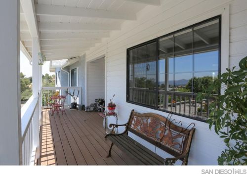 1529 Montecito Vis, Alpine CA  91901-2317 exterior