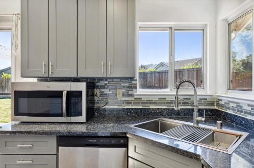 681 Spg Dr, Hollister CA  95023-3468 exterior
