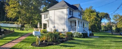 79 Koch Ave, Greystone Park, NJ 07950-4400