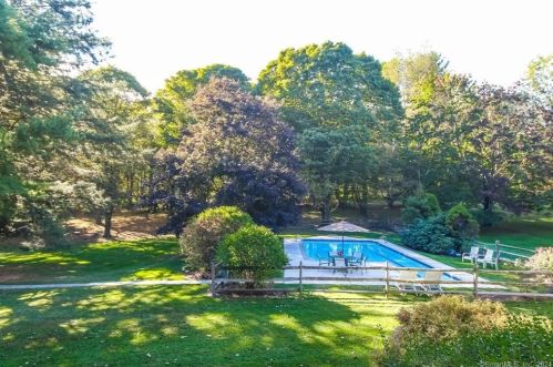 82 Obtuse Rd, Brookfield Center, CT 06804-3131