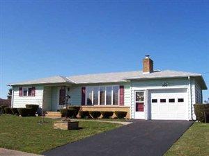 236 Candlewood Rd, Rochester, NY 14609-2818
