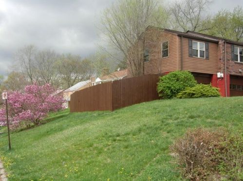 201 Crescent Pines Dr, Verona, PA 15147-3221