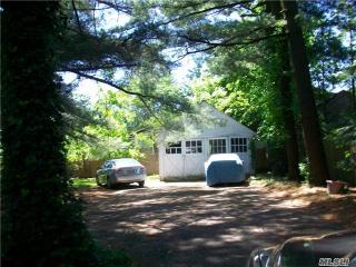 143 Berry Hill Rd, Syosset, NY 11791-2608