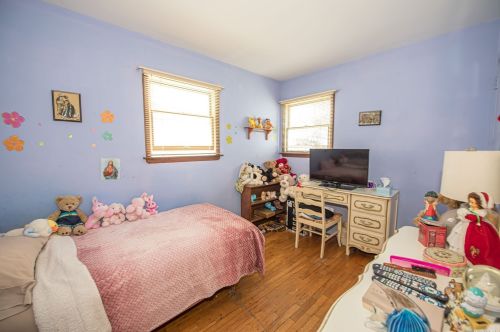 6 Celia Ln, Northport NY  11768-3049 exterior