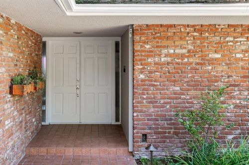 5702 Evening Canyon Dr, La Canada, CA 91011-1829