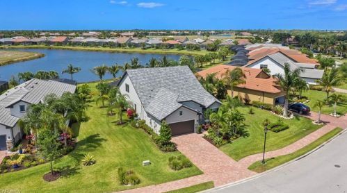 2727 Aviamar Cir, Naples FL 34114-9756 exterior