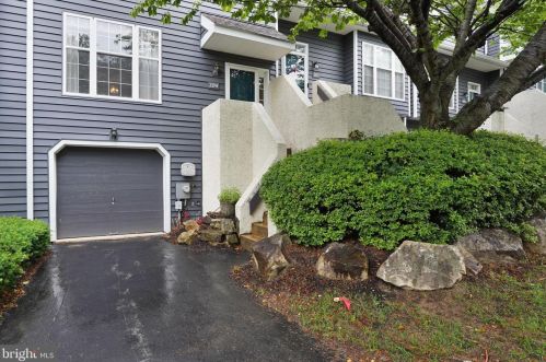 209 Driftwood Ln, Downingtown, PA 19335-4519