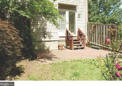 7549 Westmore Dr, Springfield VA  22150-4271 exterior