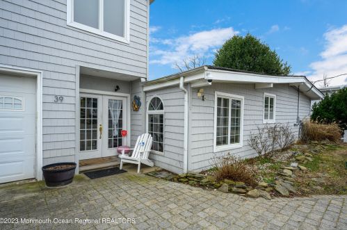 39 Las Olas Dr, Bricktown, NJ 08723-7647