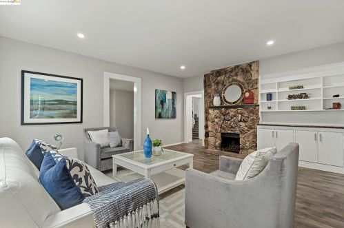 341 Alcatraz Ave, Oakland CA 94608-1260 exterior