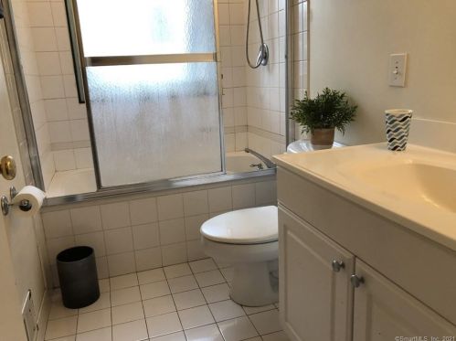 6 Powder Horn Hill Rd, Wilton CT  06897-3119 exterior