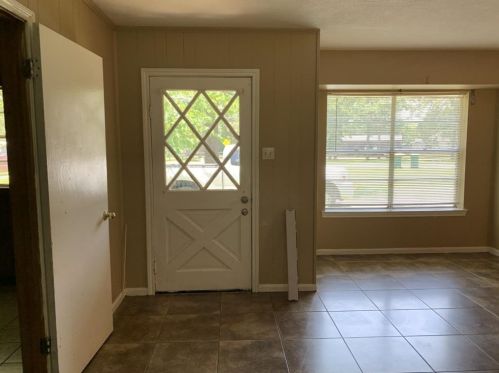 400 Mable St, Conroe TX  77301-3212 exterior