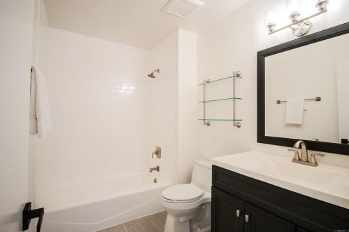 1527 Linda Sue Ln, Encinitas CA  92024-2424 exterior