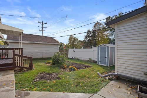 5515 Honey Crk Dr, Milwaukee WI 53221-4012 exterior