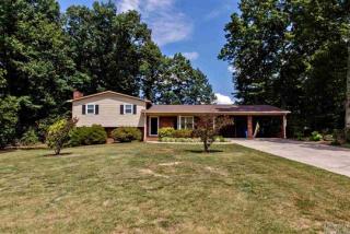 1082 Graham St, Claremont, NC 28610-8222