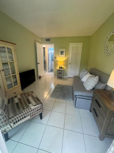 125 Dorchester F, West Palm Beach FL  33417-1442 exterior