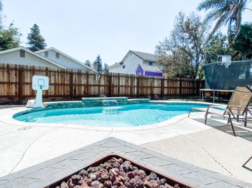 1632 Dickey Ct, Ripon CA  95366-3607 exterior