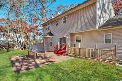 184 Oxhead Rd, South Setauket, NY 11720-1929