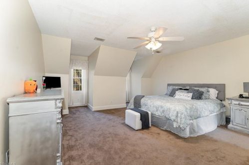 5317 Highstream Ct, Greensboro NC  27407-5825 exterior