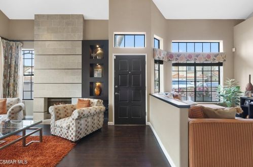 4766 Castello Way, Calabasas CA  91377-5500 exterior