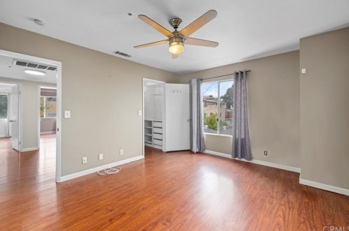 4817 120th St, Hawthorne, CA 90250-2724