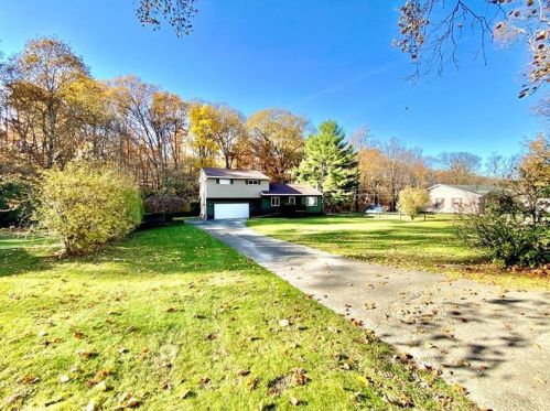 152 Gallo Ln, Hopwood, PA 15445-2154