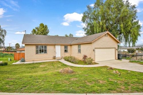 17296 Coleman Ave, Lake Elsinore, CA 92530-5768
