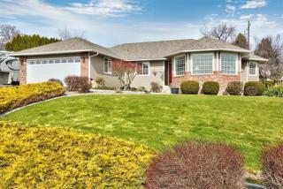 100 Amanda Ln, Selah, WA 98942-9446
