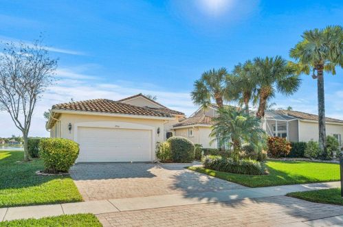 8966 Diamonte Dr, Boynton Beach, FL 33472-2558