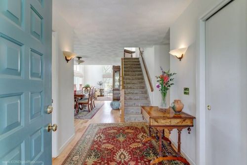 306 Walmsley Ln, South Kingstown RI  02874-3618 exterior