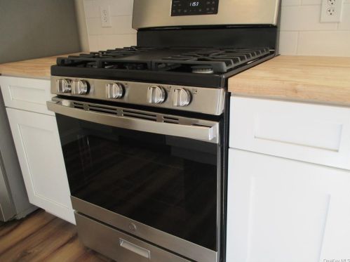 140 Villagegreen Ct, Warwick NY  10990-4238 exterior