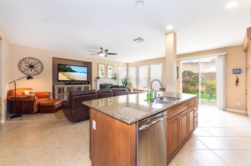 40347 Amesbury Ln, Temecula CA 92591-4432 exterior