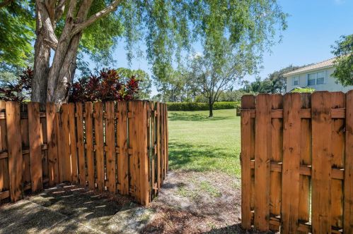 8084 Briantea Dr, Boynton Beach FL  33472-2745 exterior