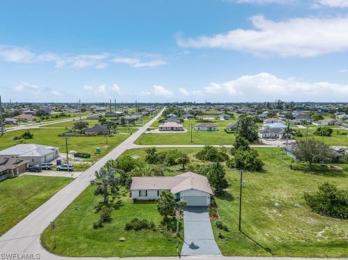 18 26th Ter, Cape Coral, FL 33993-8760