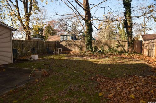 46 Lynbrook Dr, Scotts Beach, NY 11789-1700