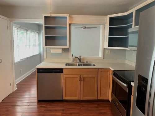 6320 Burlington Ave, Saint Petersburg, FL 33710-7746