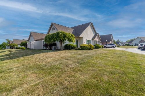 1084 Timberwood Dr, Beaver Falls, PA 15010-1614