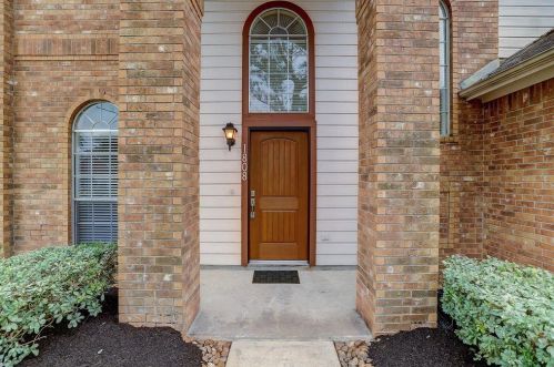 1808 Oak Lodge Dr, Pearland, TX 77581-9102