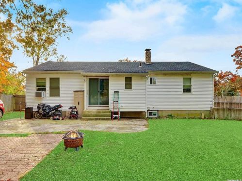 555 Connetquot Ave, Islip Terrace NY  11752-2503 exterior
