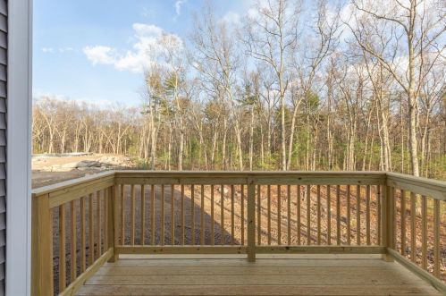 21 Daniel Rd, Derry NH 03038 exterior