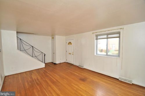 5509 Hayes St, Washington, DC 20019-7018
