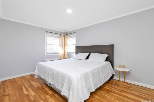 545 Queen St, Westbury NY  11590-1399 exterior