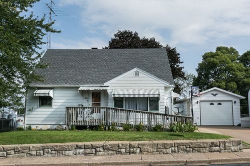 140 Domi Ave, Dickeyville, WI 53808-6823