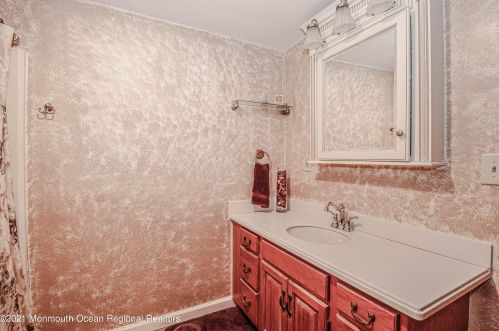 40 Irving Pl, Tinton Falls NJ  07724-1625 exterior