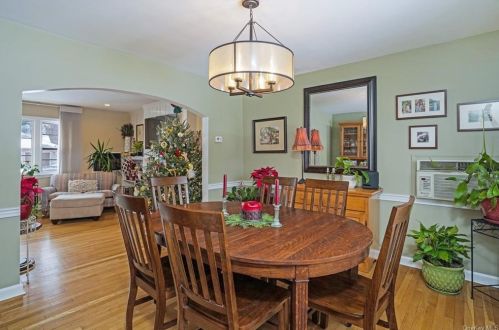 42 Avondale Rd, White Plains NY  10605-4641 exterior