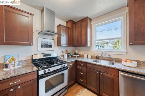 944 Key Route Blvd, Berkeley, CA 94706-2122