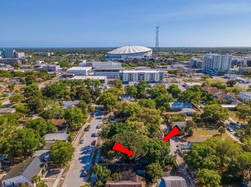 340 14th St, Saint Petersburg, FL 33705-2033