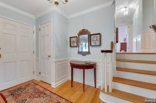 243 Burnside Pl, Ridgewood NJ  07450-1701 exterior