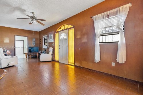 534 30th St, Hialeah, FL 33013-3327